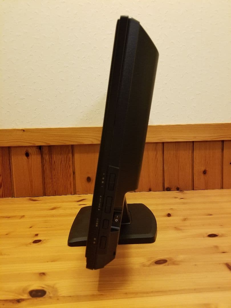 フルHDの液晶TV ディスプレイ 地デジ付き高精細 机上で活躍