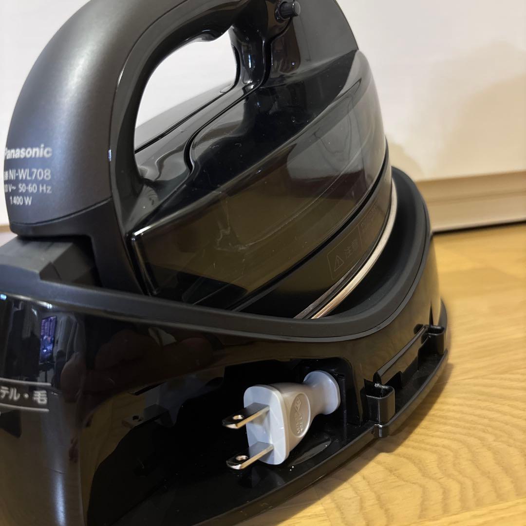 【ほぼ未使用品】 特別価格NI-WL708 コードレススチームアイロン