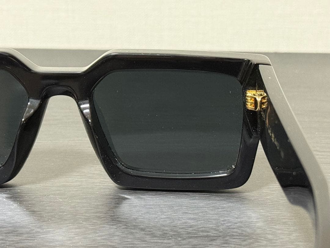 LOUIS VUITTON (ルイヴィトン) LVクラッシュ Z1579E