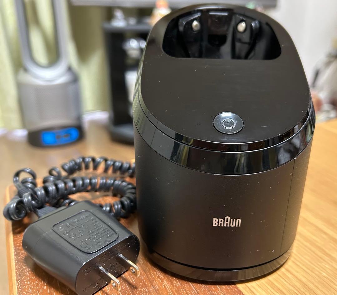 Braun シリーズ9 充電＆洗浄器、電源コード、旅行用ケース、取扱い説明書付き