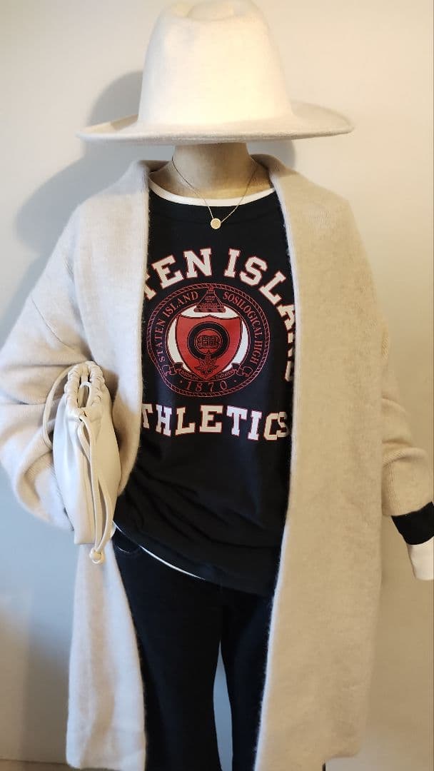 スミレ様 C6901 ロゴスウェット×コーデュロイパンツコーデ