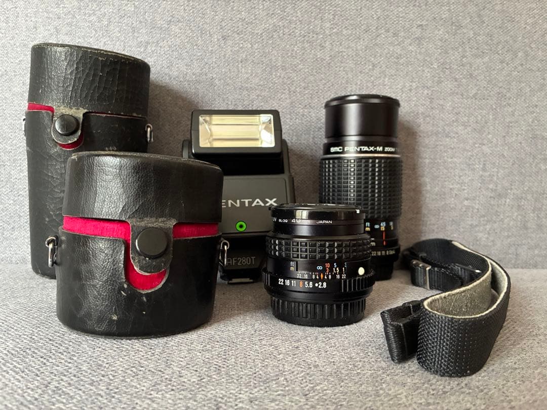 PENTAX LX. 一眼レフカメラ ブラック レンズ3本とフラッシュ付き。