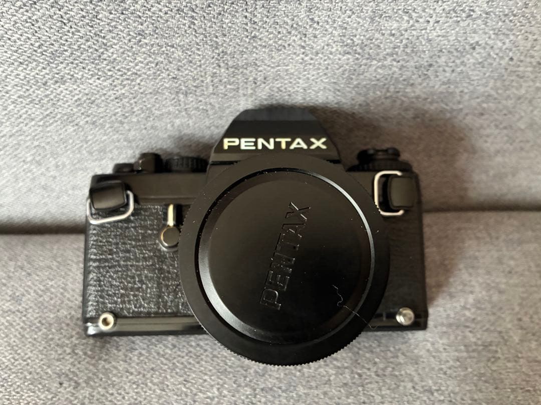 PENTAX LX. 一眼レフカメラ ブラック レンズ3本とフラッシュ付き。