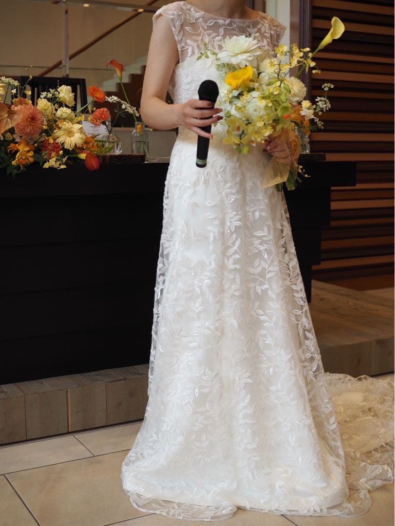 ウェディングドレス＋ベール　オフホワイト 刺繍入り スレンダー　マーメイド