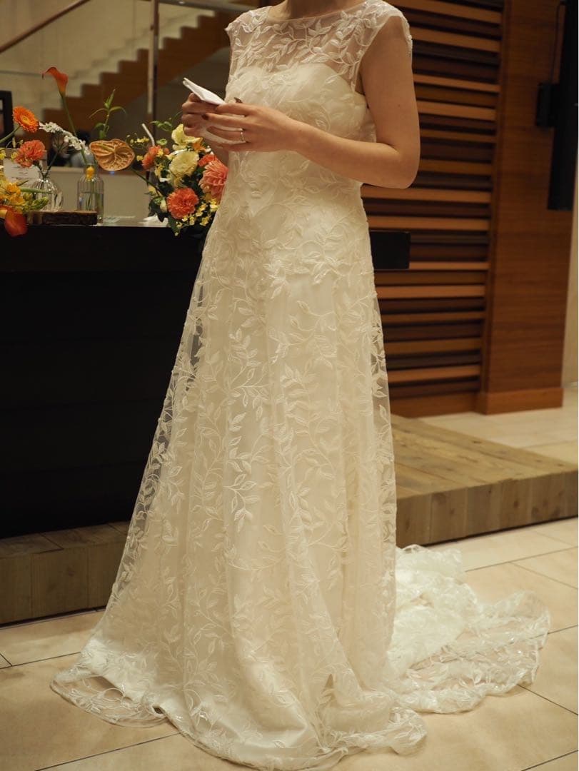 ウェディングドレス＋ベール　オフホワイト 刺繍入り スレンダー　マーメイド