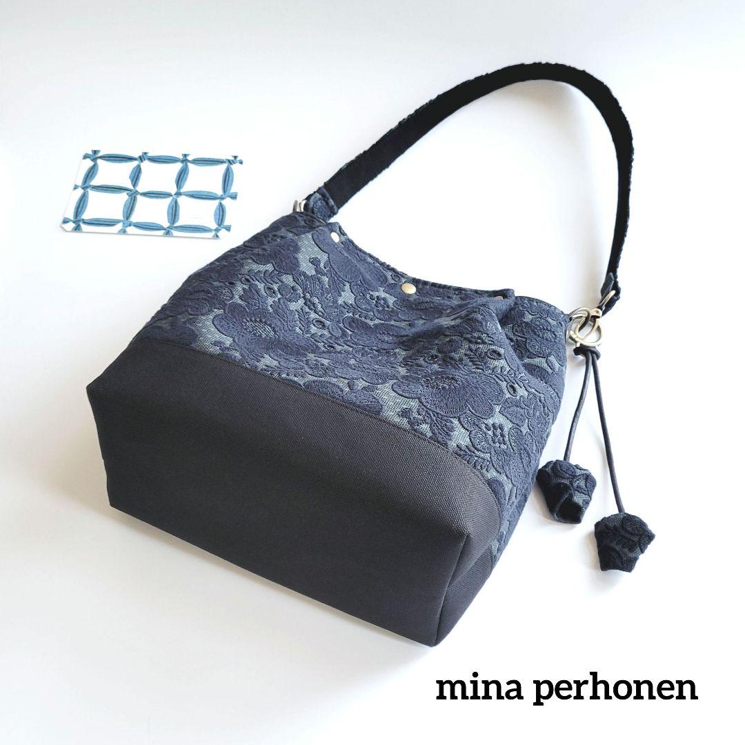 ミナペルホネン　大きめショルダーバック 新作smile flower