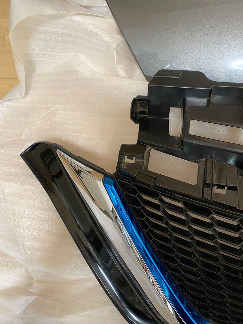 日産E12ノート後期フロントグリル