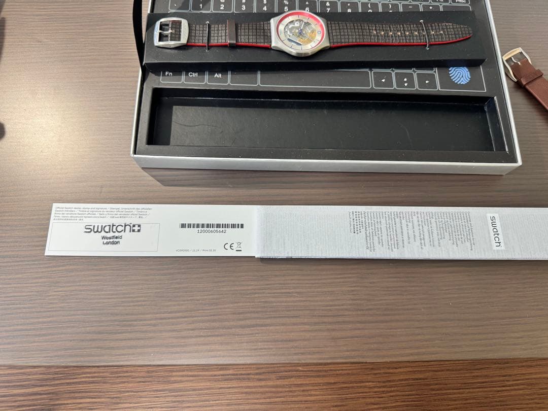 m*送様 値下げ！【激レア】SWATCH 映画007 Qモデル 2Q SS07Z