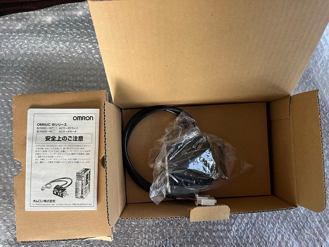 OMRON サーボモータ R88D-WP10030T