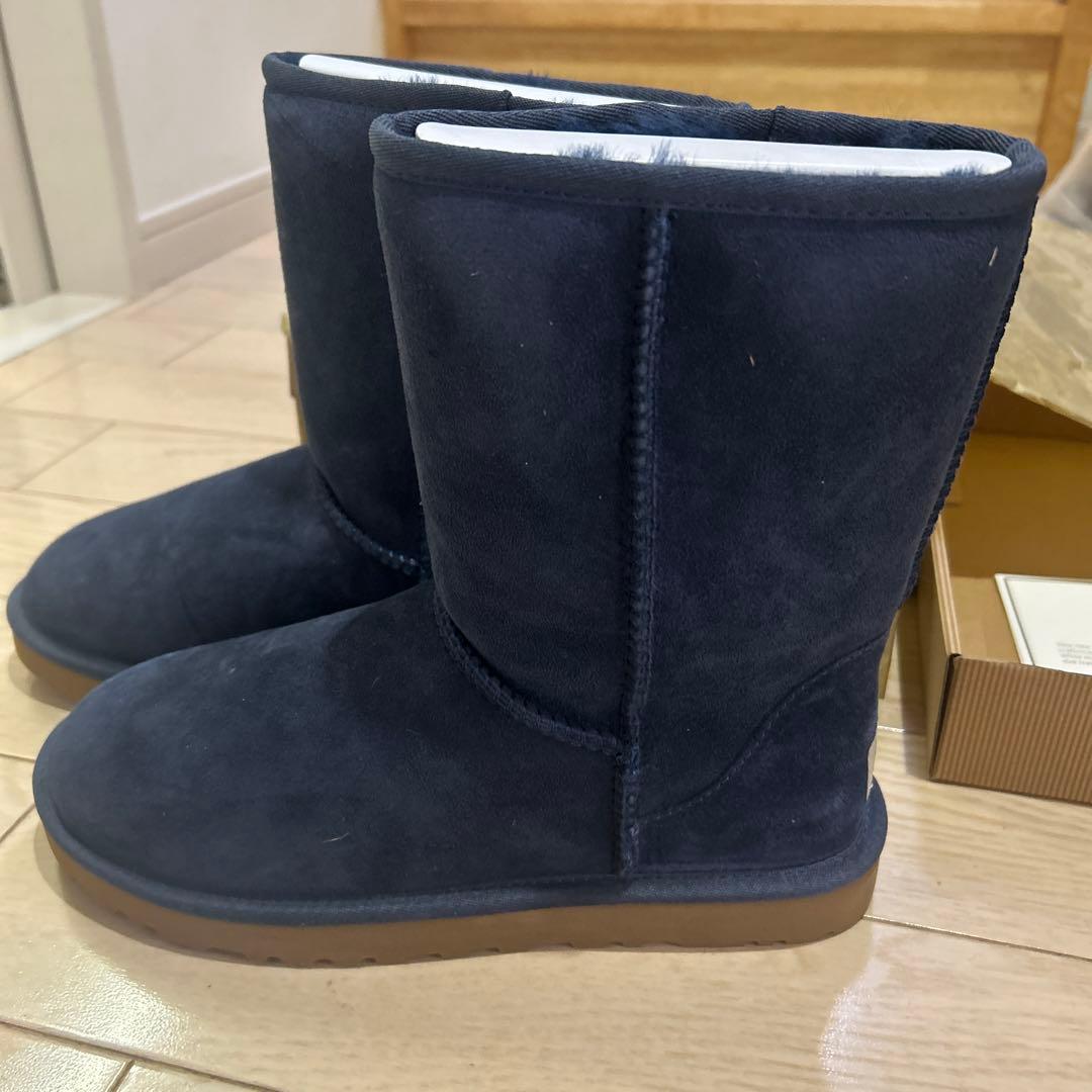新品未使用　UGG ネイビー ムートンブーツ