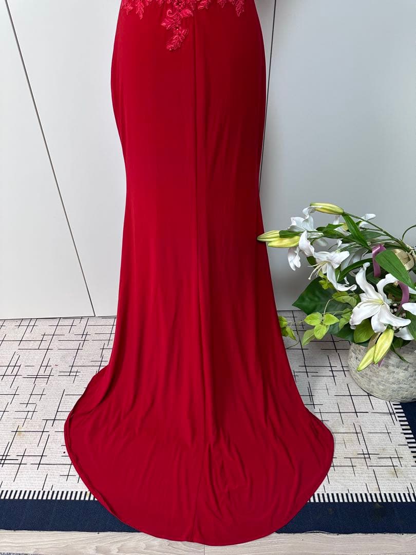 赤いハイネックドレス レース ビジュー付き