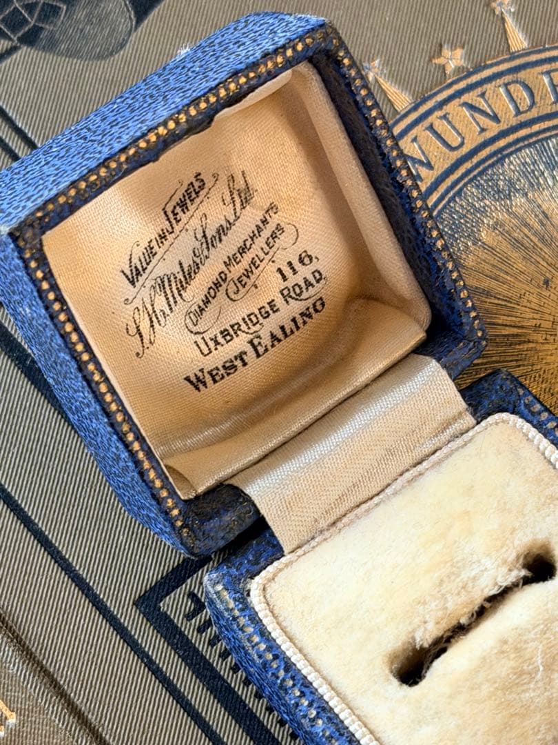 イギリス　ジュエリーボックス　アクセサリーケース　アンティーク リングケース