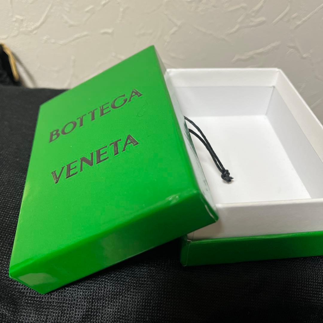 BOTTEGA VENETA グリーンレザー編み込みキーホルダー