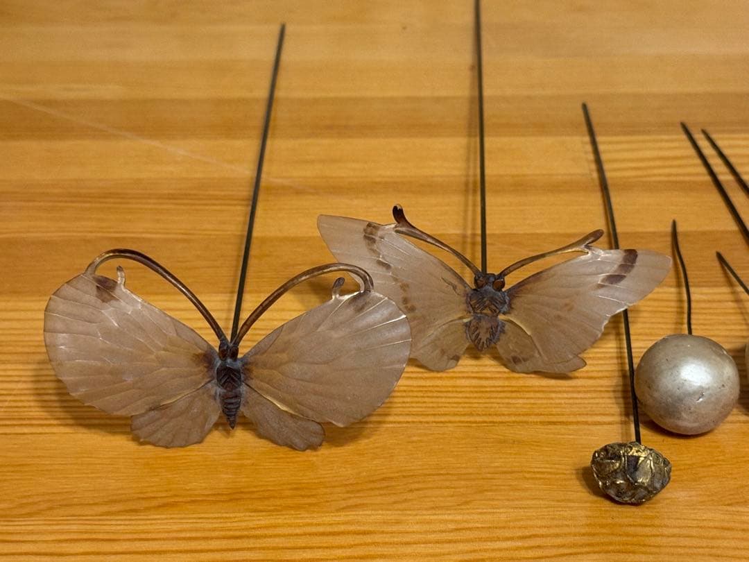 ピンクッション とアンティークピン、台座セット