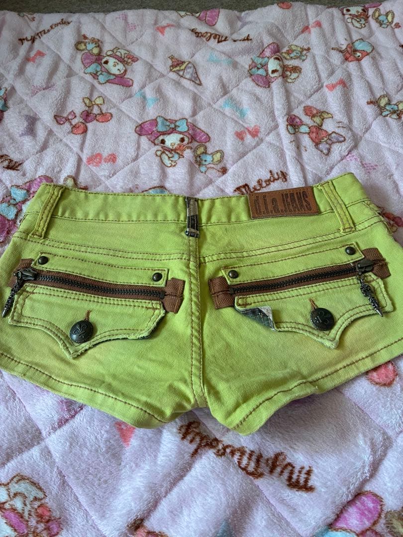 d.i.a ライムグリーン ショートパンツ
