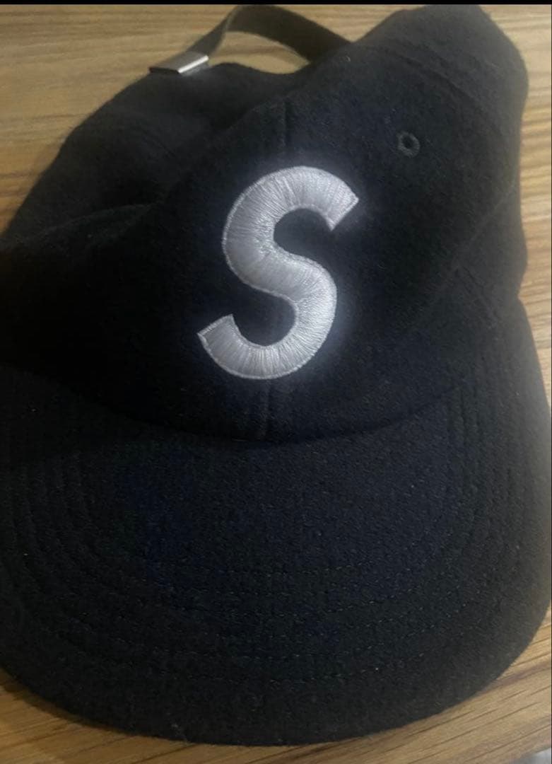 b*k様 Supreme 黒 キャップ Sロゴ