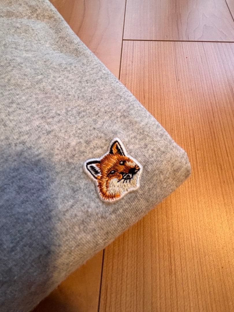 MAISON KITSUNÉ グレー クルーネック スウェット