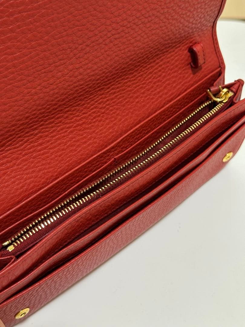 PRADA レッド 長財布