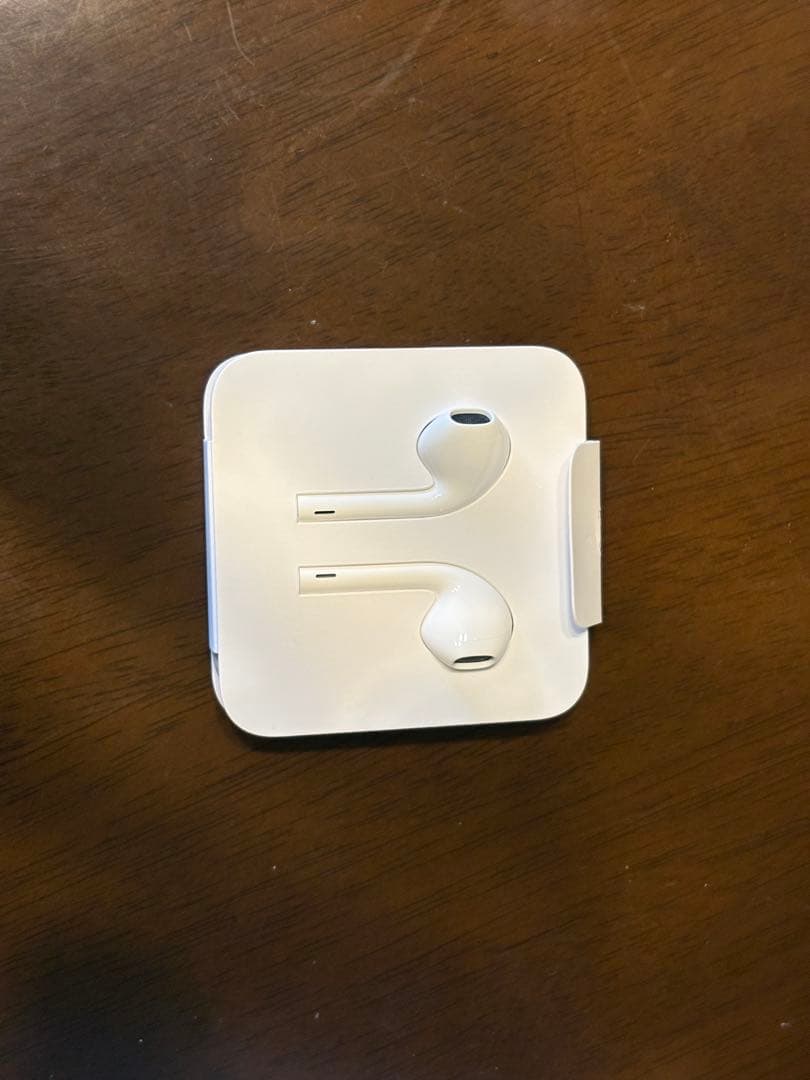 【新品イヤホン・充電器付・箱付き】Apple iPhone XR 本体 ホワイト