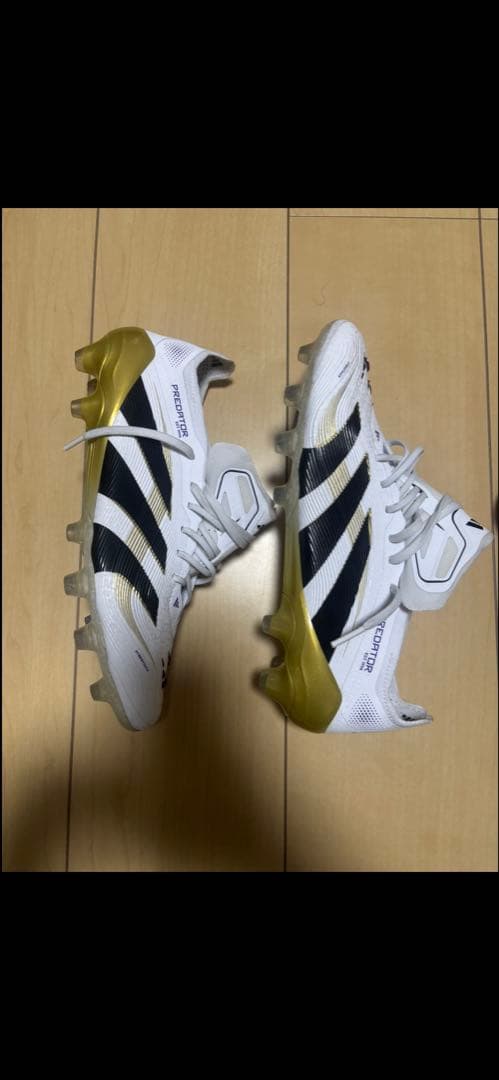 adidas サッカーシューズ ホワイト/ブラック/ゴールド