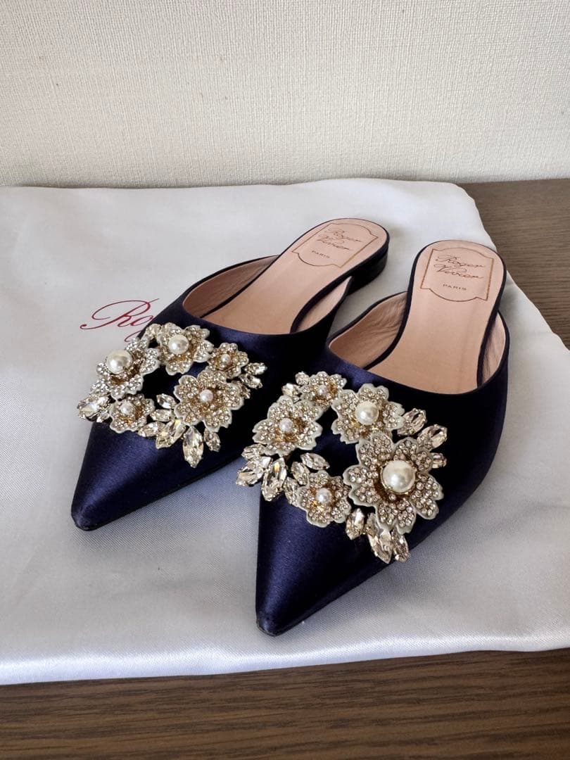 poaki様 美品☆ ロジェヴィヴィエ RogerVivier パール バックル