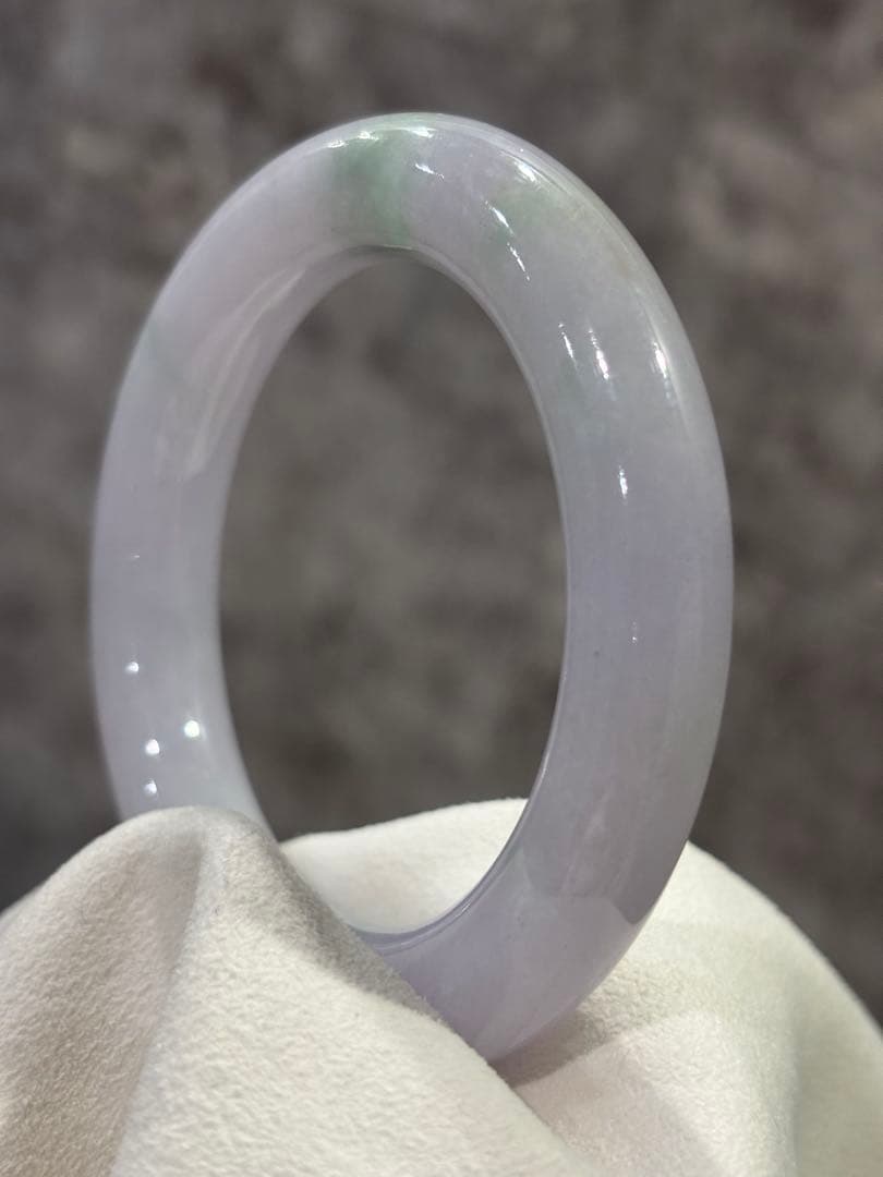 ミャンマー産　天然本翡翠　A貨　春彩　バングル　鑑定書付