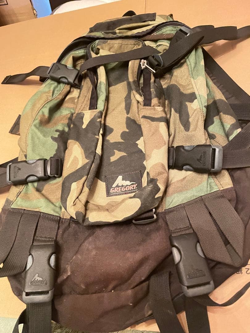 GREGORY 迷彩　デイアンドハーフシングルポケット付き