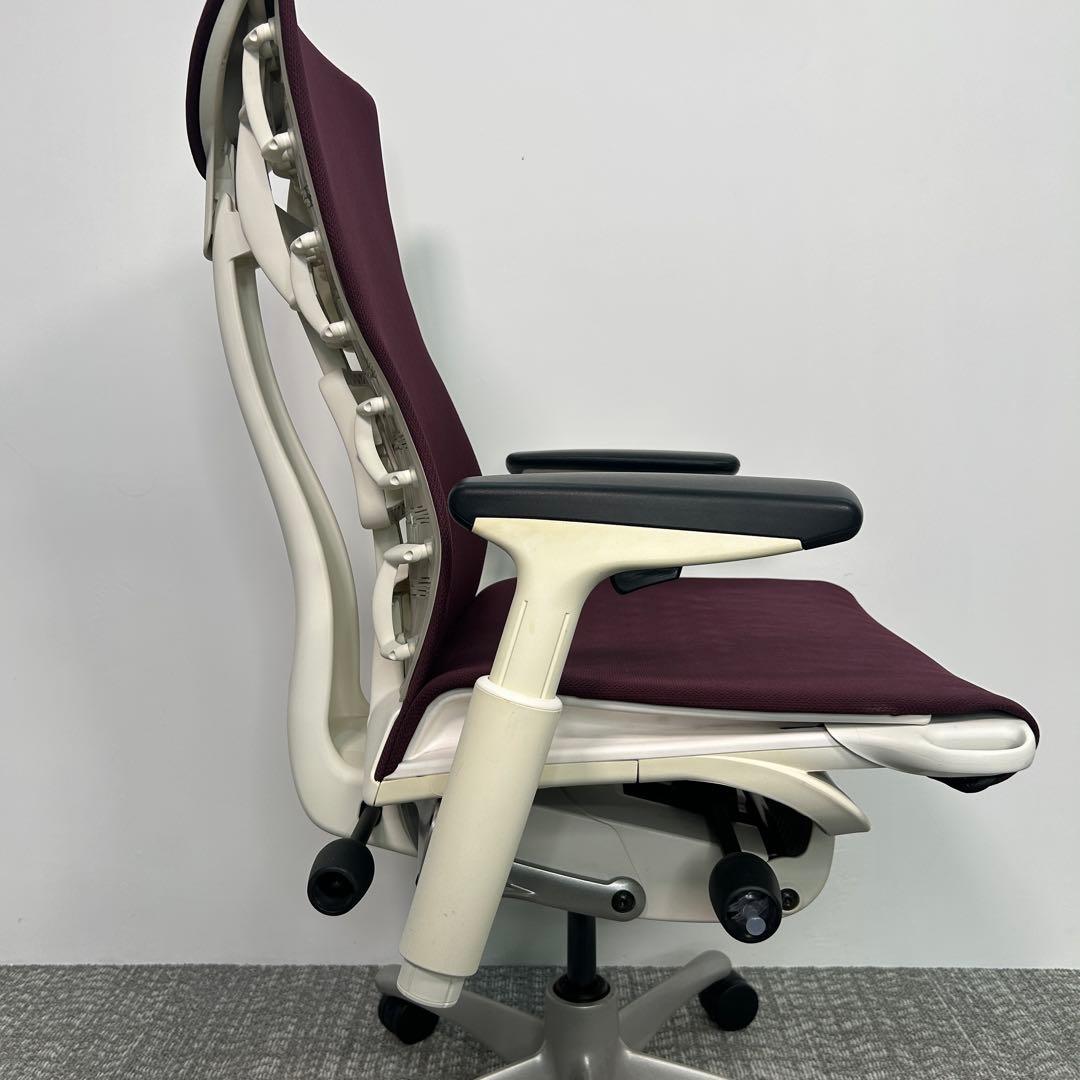 K エンボディチェア ハーマンミラー ホワイト えんじ色系　Embody