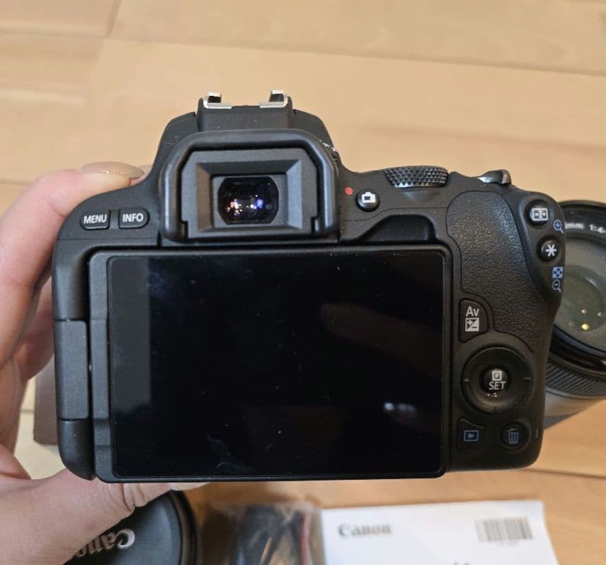 Canon EOS Kiss X9 ダブルズームキット