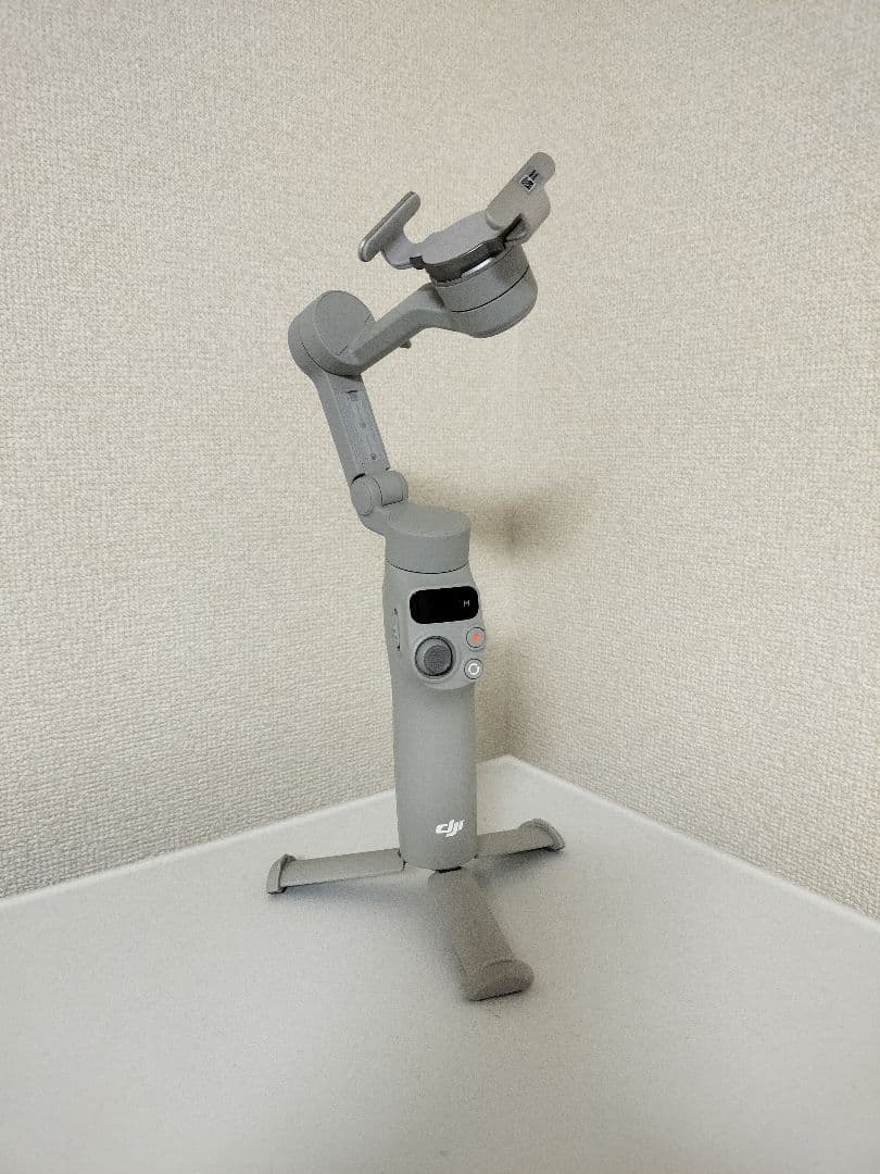 DJI Osmo Mobile 7 スマートフォンスタビライザー