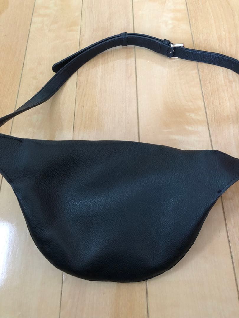 未使用品・kate spade 黒 レザー ボディバッグ・ウエストポーチ