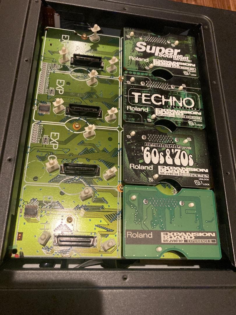 Roland JV-2080 拡張音源4枚搭載 2Uラックケース付