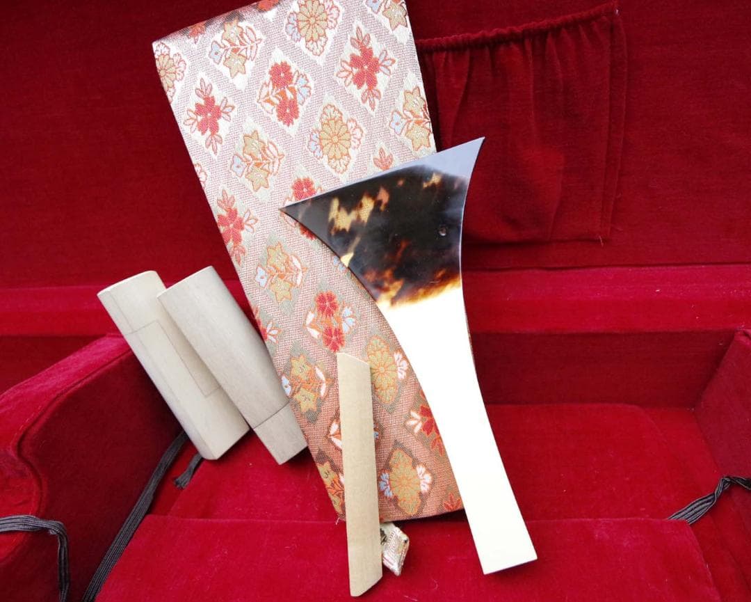 ■高級三味線■細棹 紅木 綾杉胴 バチ、ハードケース付き