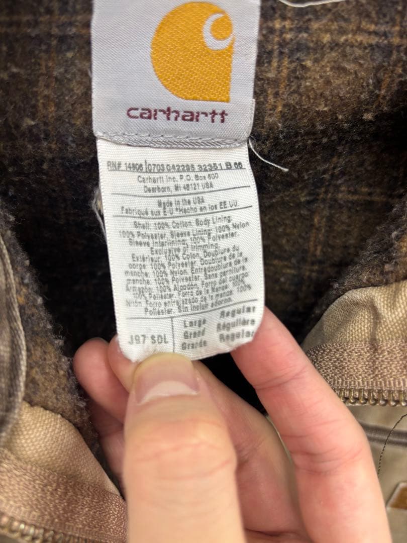カーハート　デトロイトジャケット　ベージュ