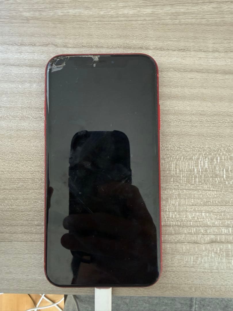 iPhone XRレッド 画面ひびあり