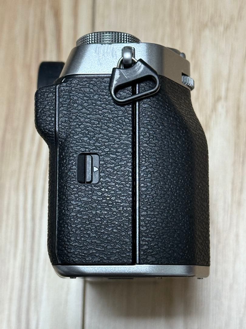 富士フイルム X-T5 ボディ 元箱&付属品あり シャッター数 約7,600回