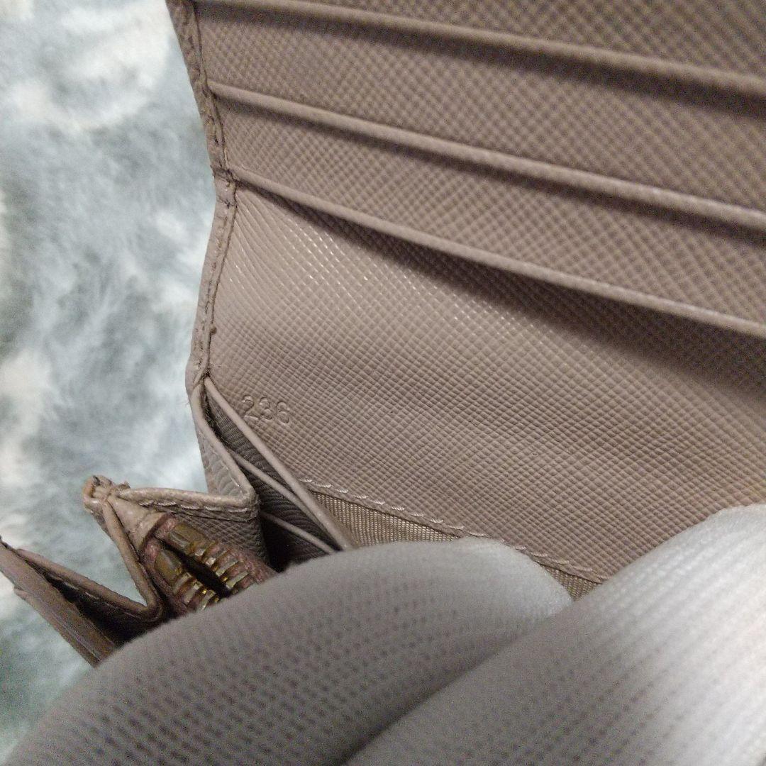 PRADA サフィアーノレザー 三角ロゴ長財布 ベージュ系