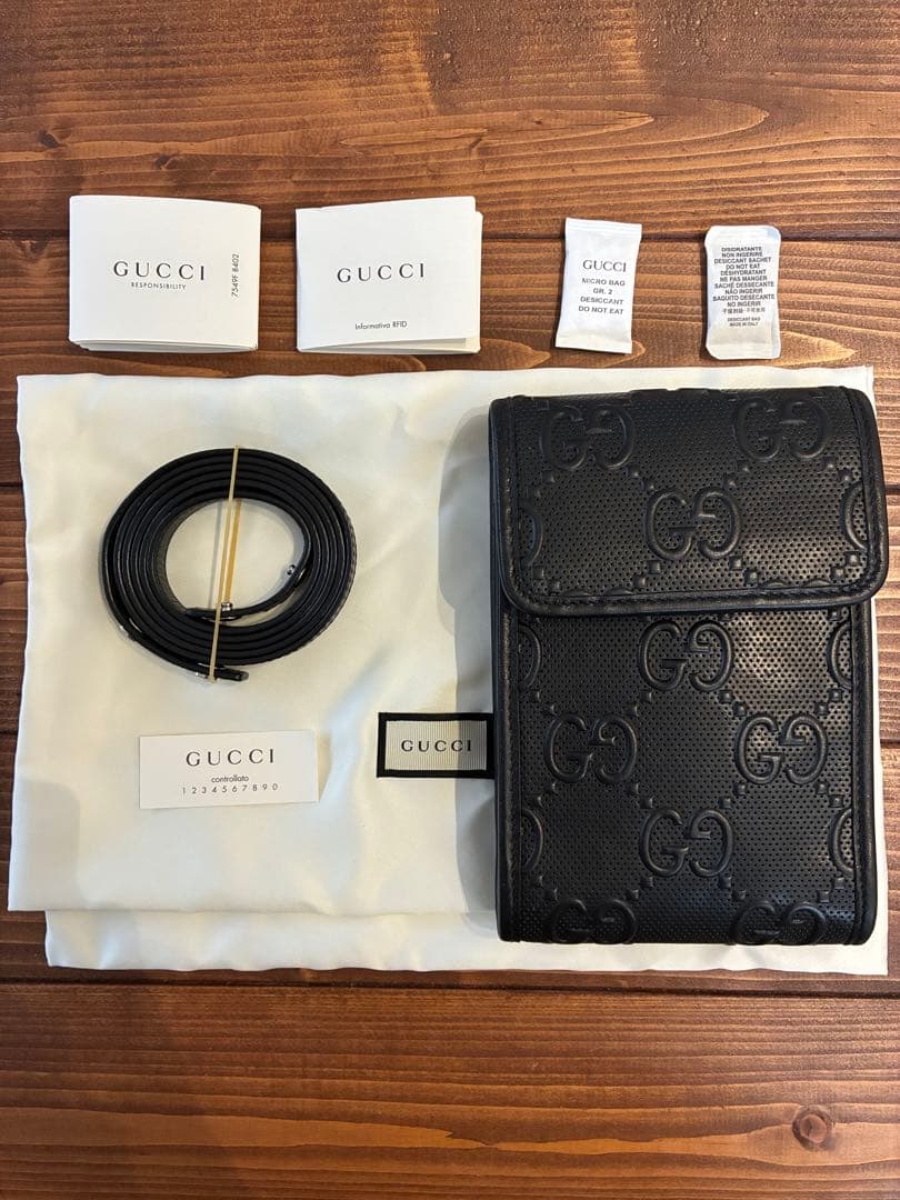 あ*様 Gucci GG エンボスミニバッグ ショルダーバッグ