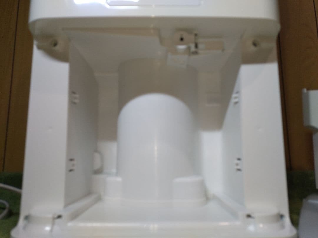 特価アイリスオーヤマ除湿機衣類乾燥 除湿　キャスター付コンプレッサー式　20年製