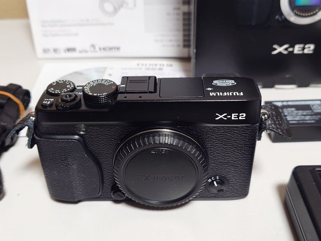 【美品】FUJIFILM X-E2 ボディ 撮影枚数1,000未満 おまけ付き