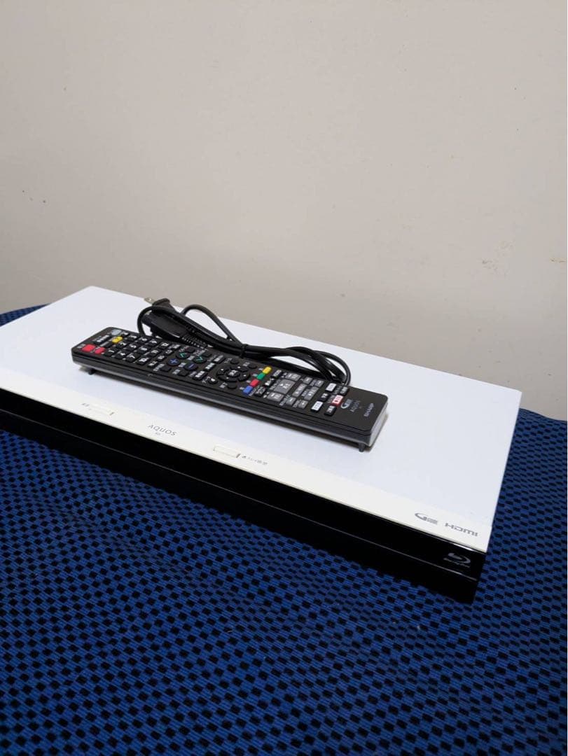 【ラスト値下げ 】SHARP ブルーレイレコーダー リモコン付き　ホワイト