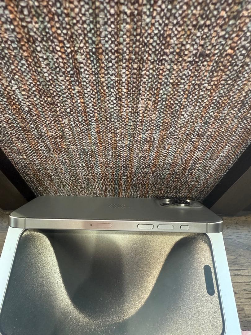 美品　iPhone 15 Pro max 256GB MU6R3J/A