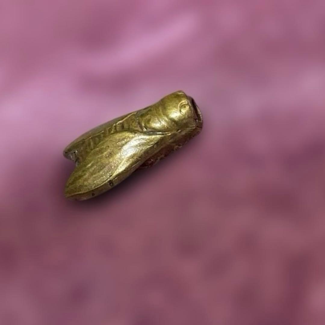 金色 セミ型装飾品　　根付　緒締　骨董　古道具　時代