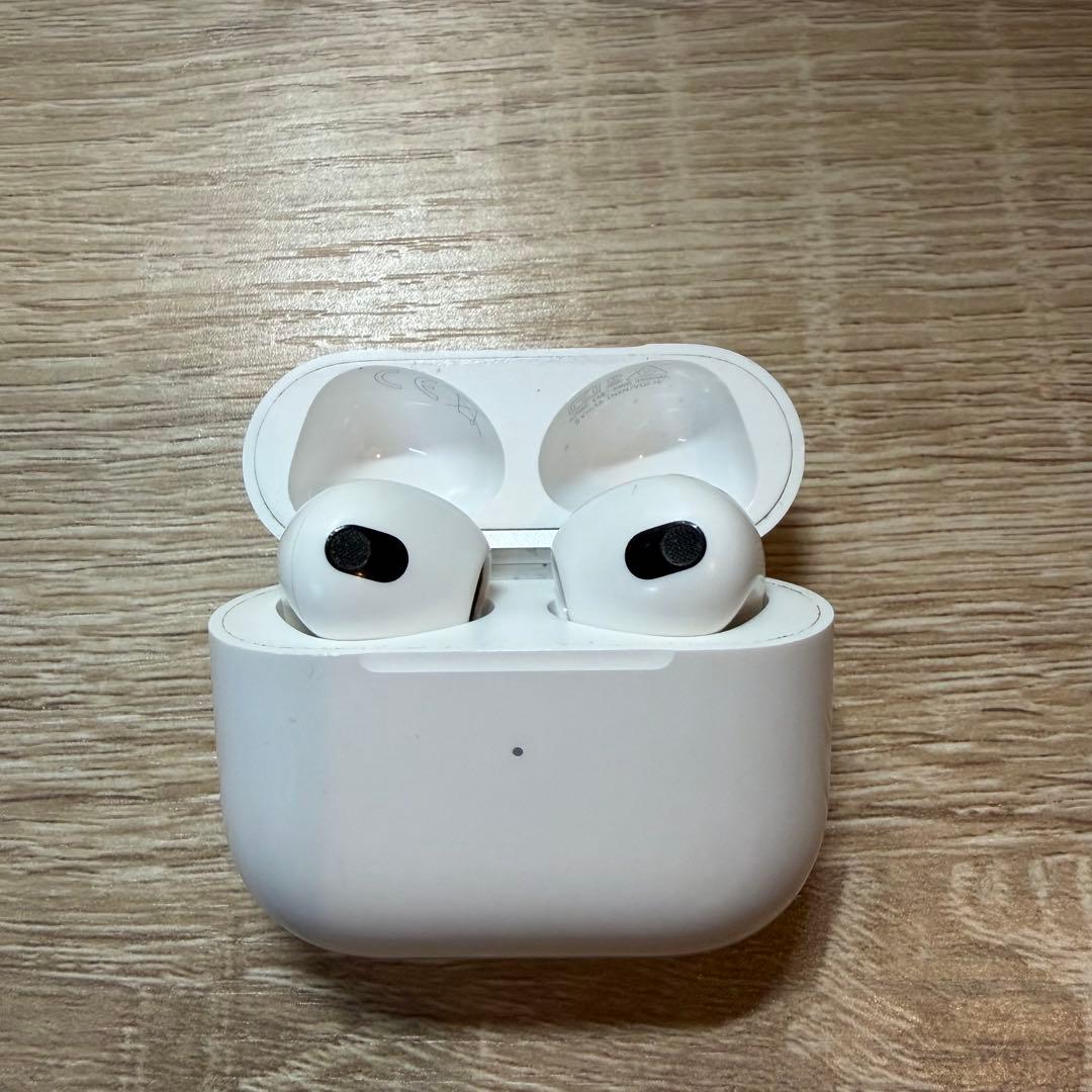 AirPods本体 ホワイト 充電ケース付き　第三世代