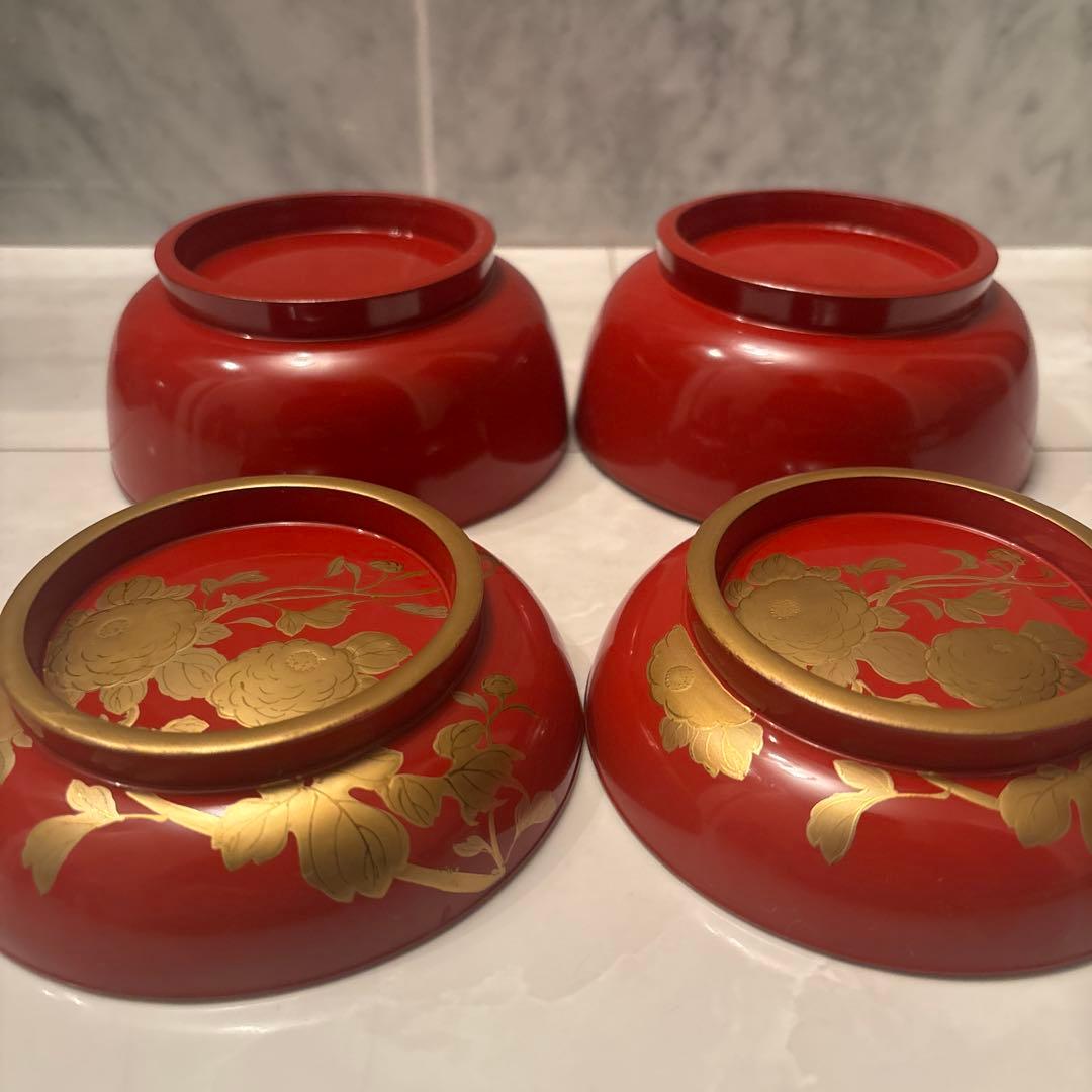 金彩がふんだんに使われたお花と蝶々が芸術的で絢爛豪華な木製輪島お椀2客