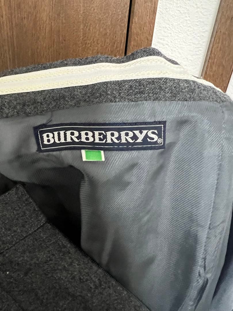 Burberryウール製グレーシングルブレストジャケット　スカートセット