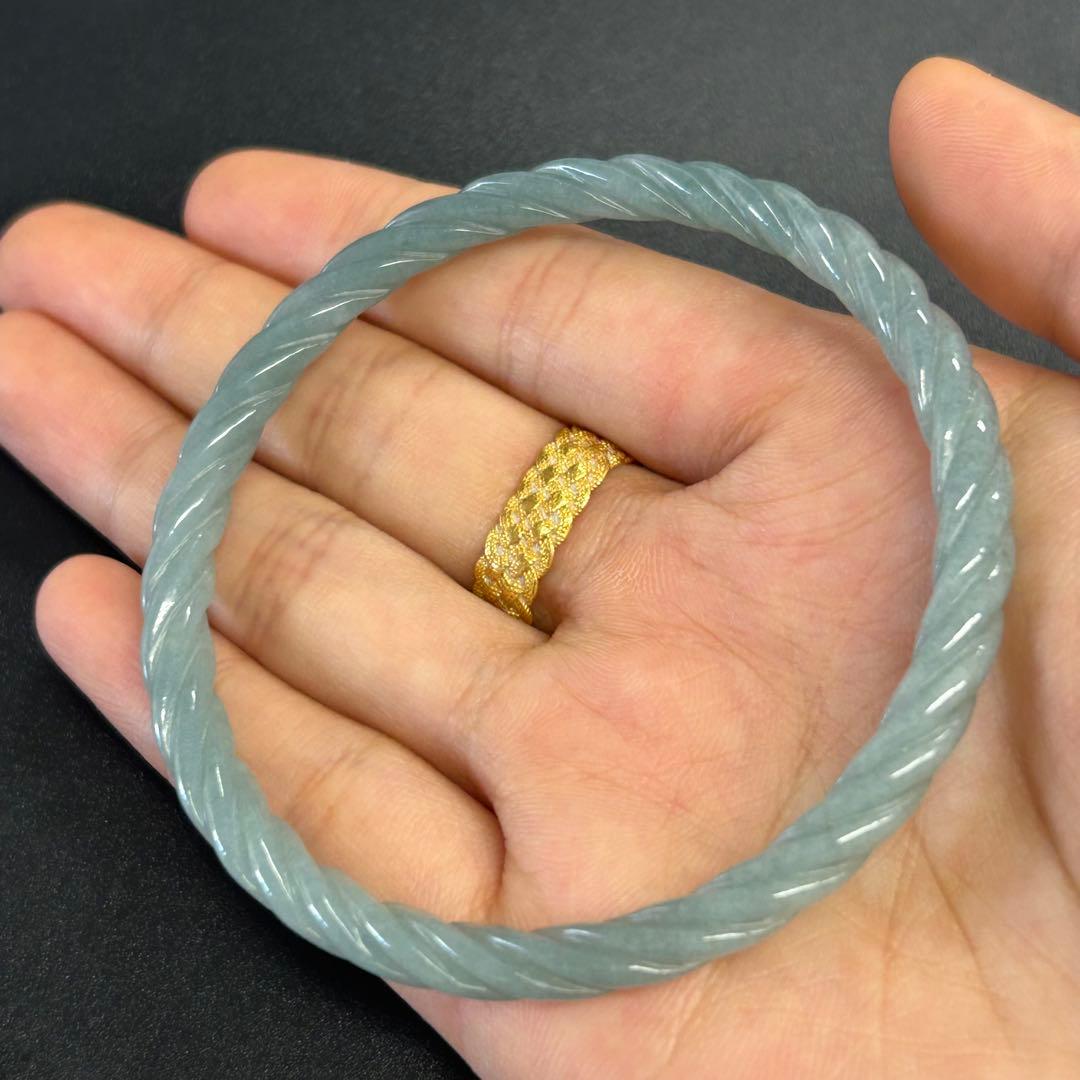 本翡翠ブレスレット　バングル　グァテマラ産　ねじねじ　みずみずしい　高品質