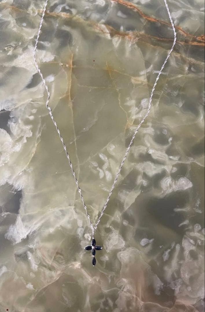 14kホワイトゴールド サファイア クロスネックレス