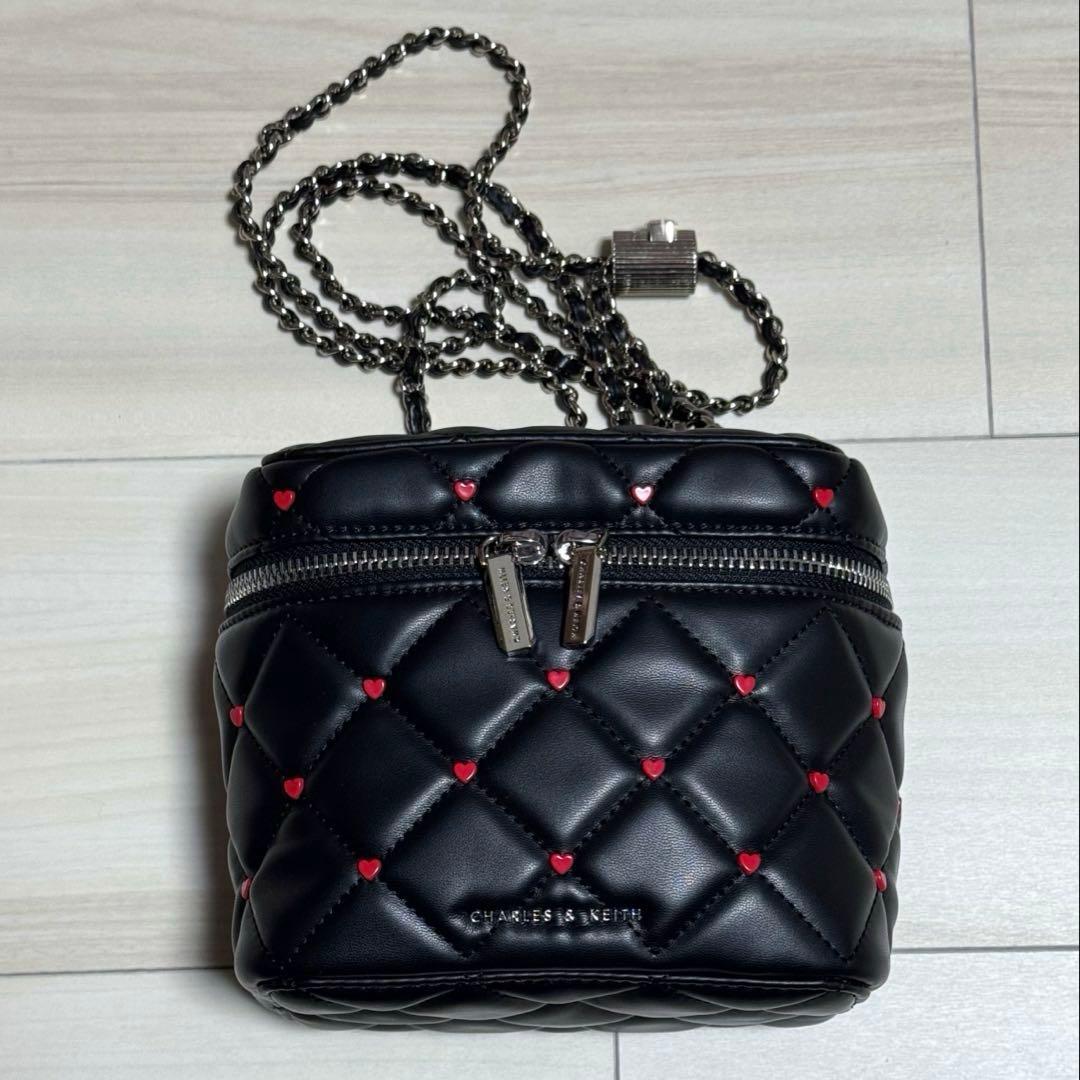 CHARLES & KEITH ネズ キルトハートプリントバッグ