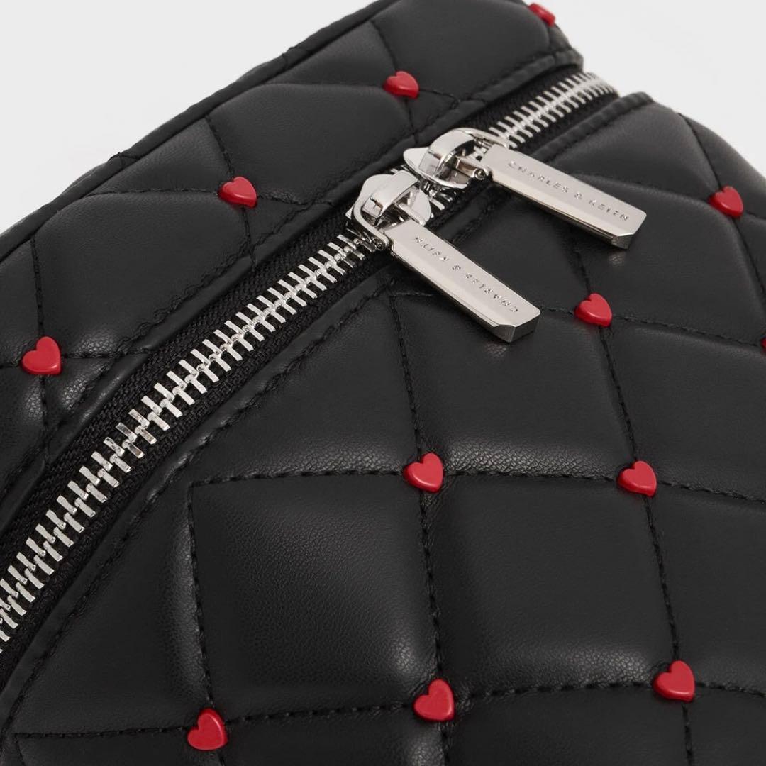 CHARLES & KEITH ネズ キルトハートプリントバッグ